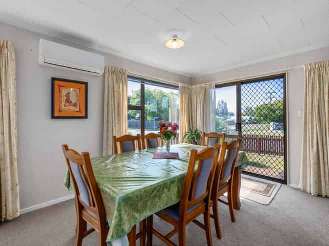 15 Mowat Street, Springlands