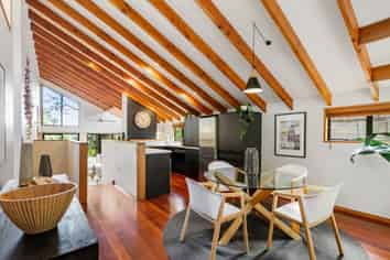 31 York Road, Titirangi