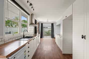 702A Murdoch Road East, Akina