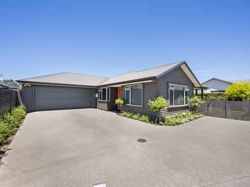 5 Arbuckle Road, Frimley