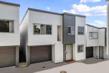 6/11 Celeste Place, Totara Vale