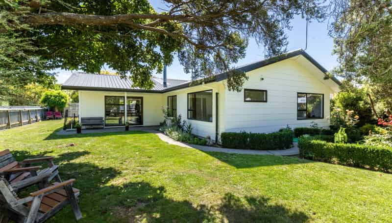 907 Lawrence Street, Akina