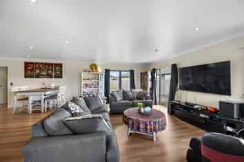 34 Northwood Avenue, Mahora