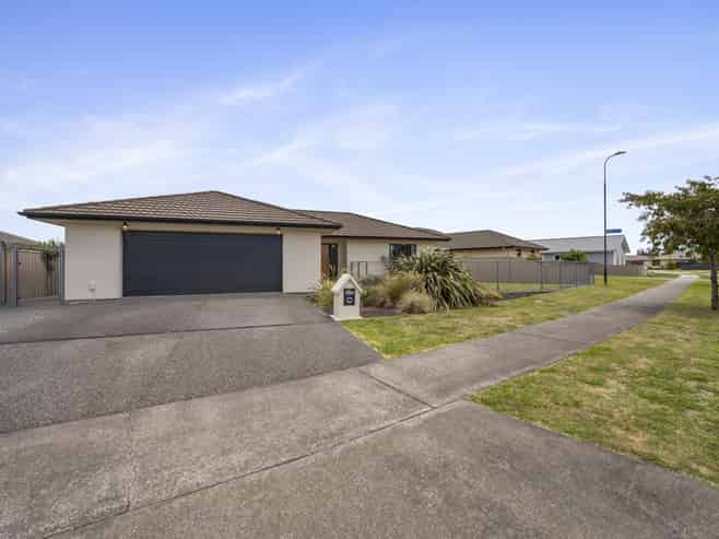 34 Northwood Avenue, Mahora