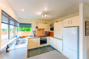 2B Chateau Close, Gleniti