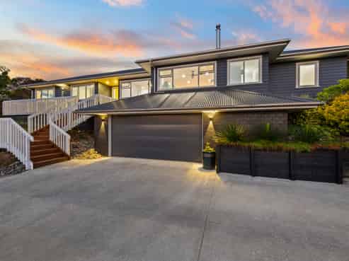 101 Waitakere Road, Waitakere