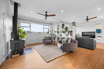 101 Waitakere Road, Waitakere