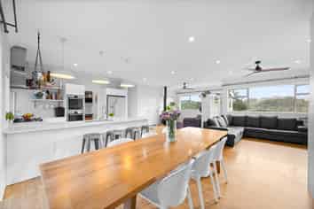 101 Waitakere Road, Waitakere