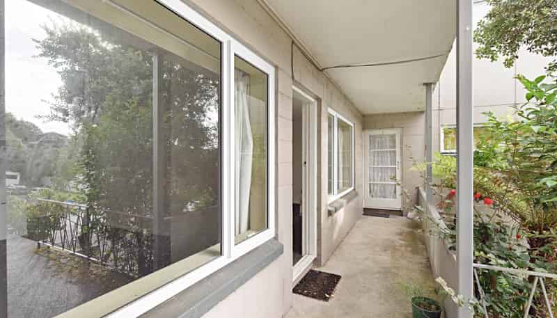 2/17A Esplanade Road, Mount Eden