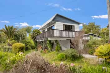 27 Nikau Heights, Karamea