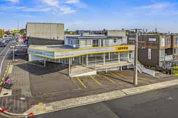 Three in one: retail, workshop and accommodation