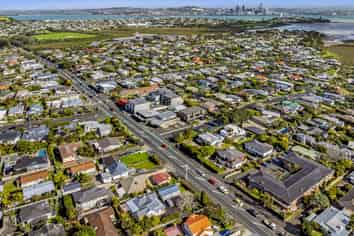 Three in one: retail, workshop and accommodation