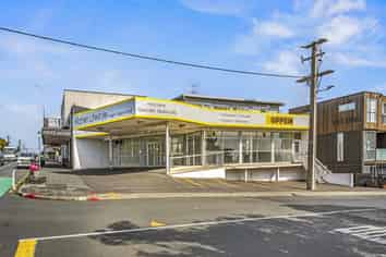 Three in one: retail, workshop and accommodation