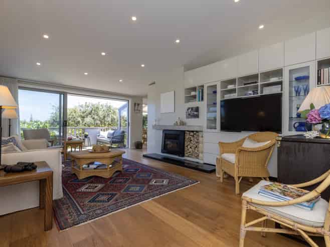 7 Kawau Grove, Waikanae Beach