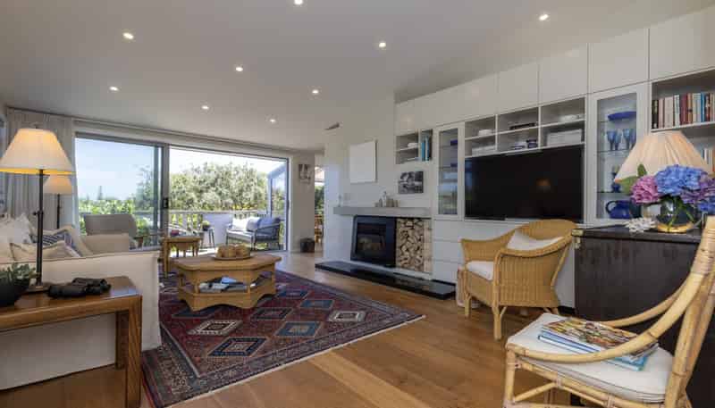 7 Kawau Grove, Waikanae Beach