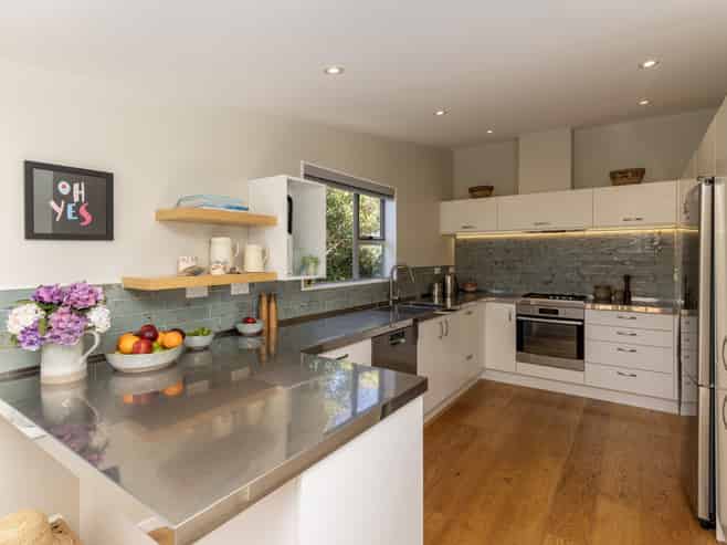 7 Kawau Grove, Waikanae Beach