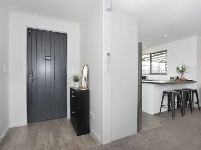 13 George Street, Bulls