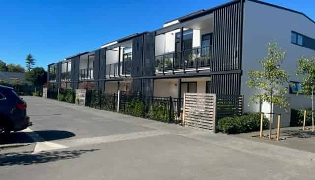 102/142  Leinster Road, Merivale