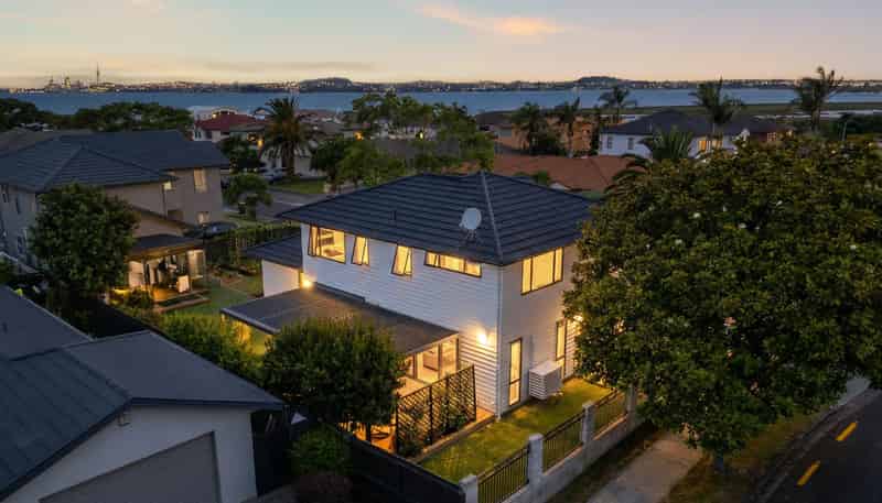 2 Tollana Road, Te Atatu Peninsula