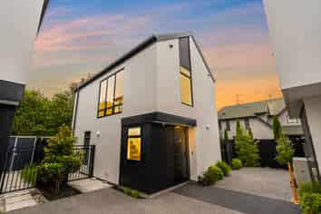 2/10 Brockworth Place, Riccarton