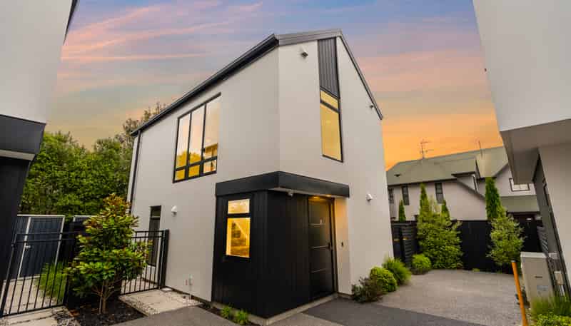 2/10 Brockworth Place, Riccarton