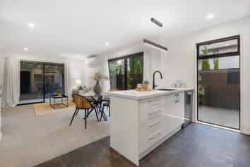 2/10 Brockworth Place, Riccarton