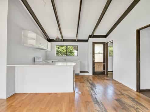 7 Willow Brook, Eltham