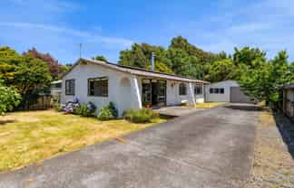 7 Willowbrook, Eltham