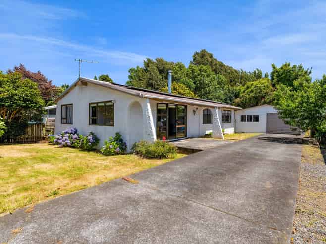 7 Willowbrook, Eltham