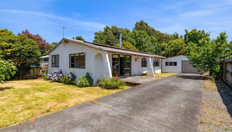 7 Willowbrook, Eltham