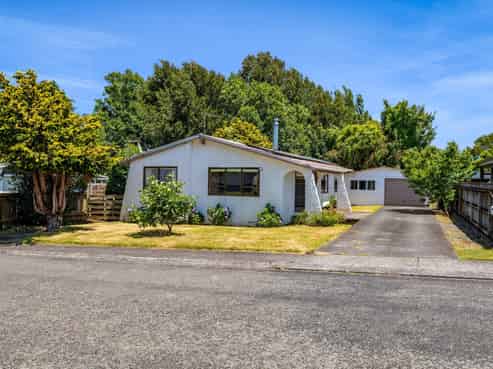 7 Willow Brook, Eltham