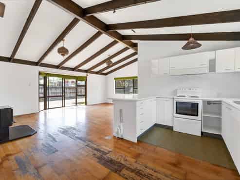 7 Willow Brook, Eltham