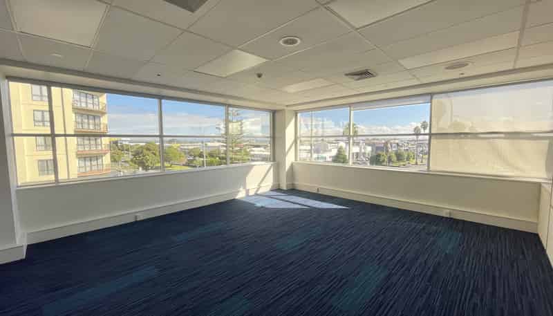 15 Osterley Way, Manukau