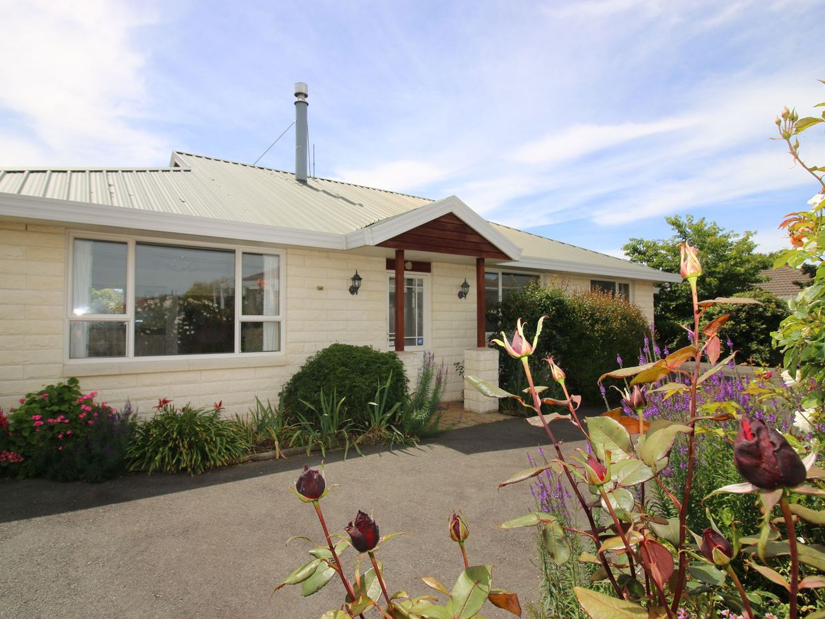 Spacious Sun Trap in Prime Location, Mosgiel
