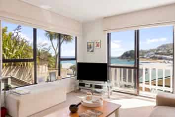 2/238 The Esplanade, Island Bay