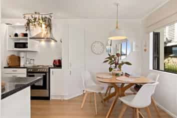 2/238 The Esplanade, Island Bay