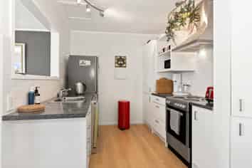 2/238 The Esplanade, Island Bay