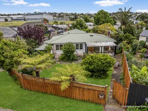 10 Mackwood Place, Birkdale