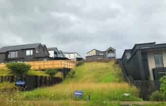 10 Grand Ridge Avenue, Flat Bush