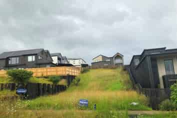 10 Grand Ridge Avenue, Flat Bush