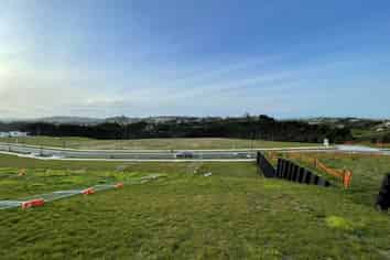 10 Grand Ridge Avenue, Flat Bush