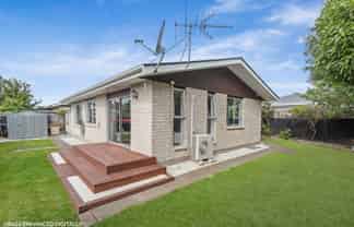 2/11 Peckham Lane, Woolston