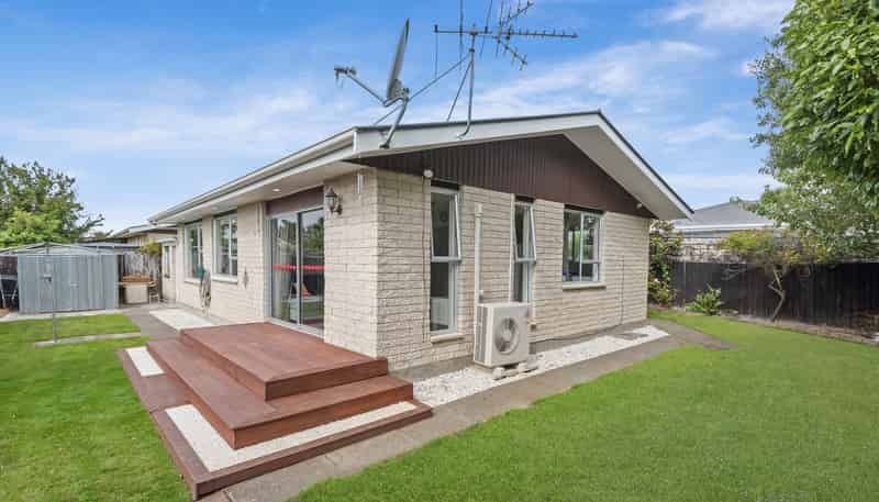 2/11 Peckham Lane, Woolston