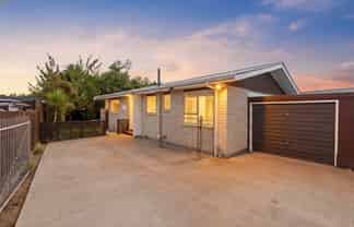 2/11 Peckham Lane, Woolston