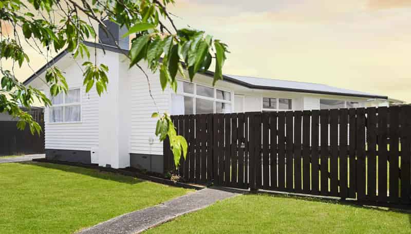 10 Pamela Place, Deanwell