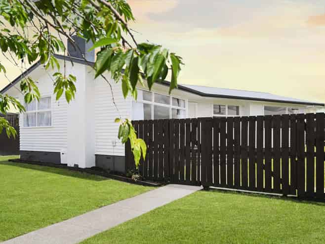 10 Pamela Place, Deanwell