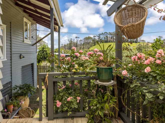 12 Waiata Road, Onetangi