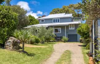 12 Waiata Road, Onetangi