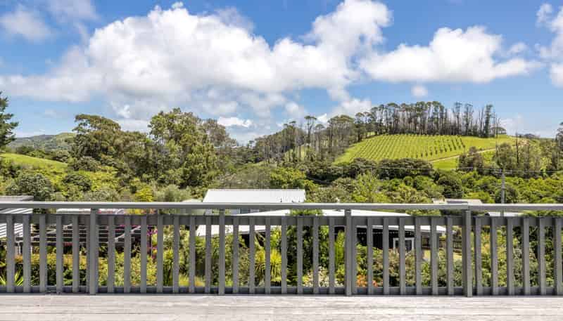 12 Waiata Road, Onetangi