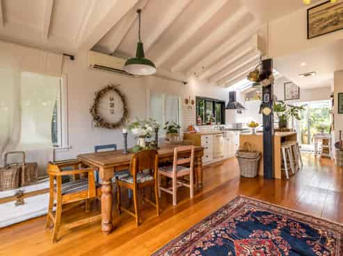 12 Waiata Road, Onetangi